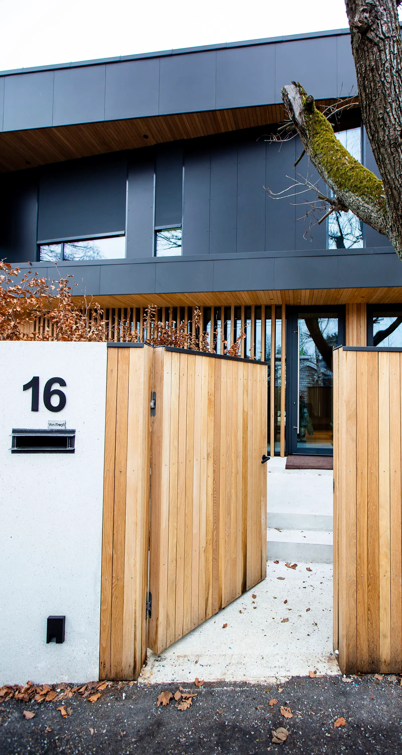 ABV 16, Bygdøy, Norway — Vitrocsa V56 pocket doors and Reynaers Slimline 38 (image 3 of 3)