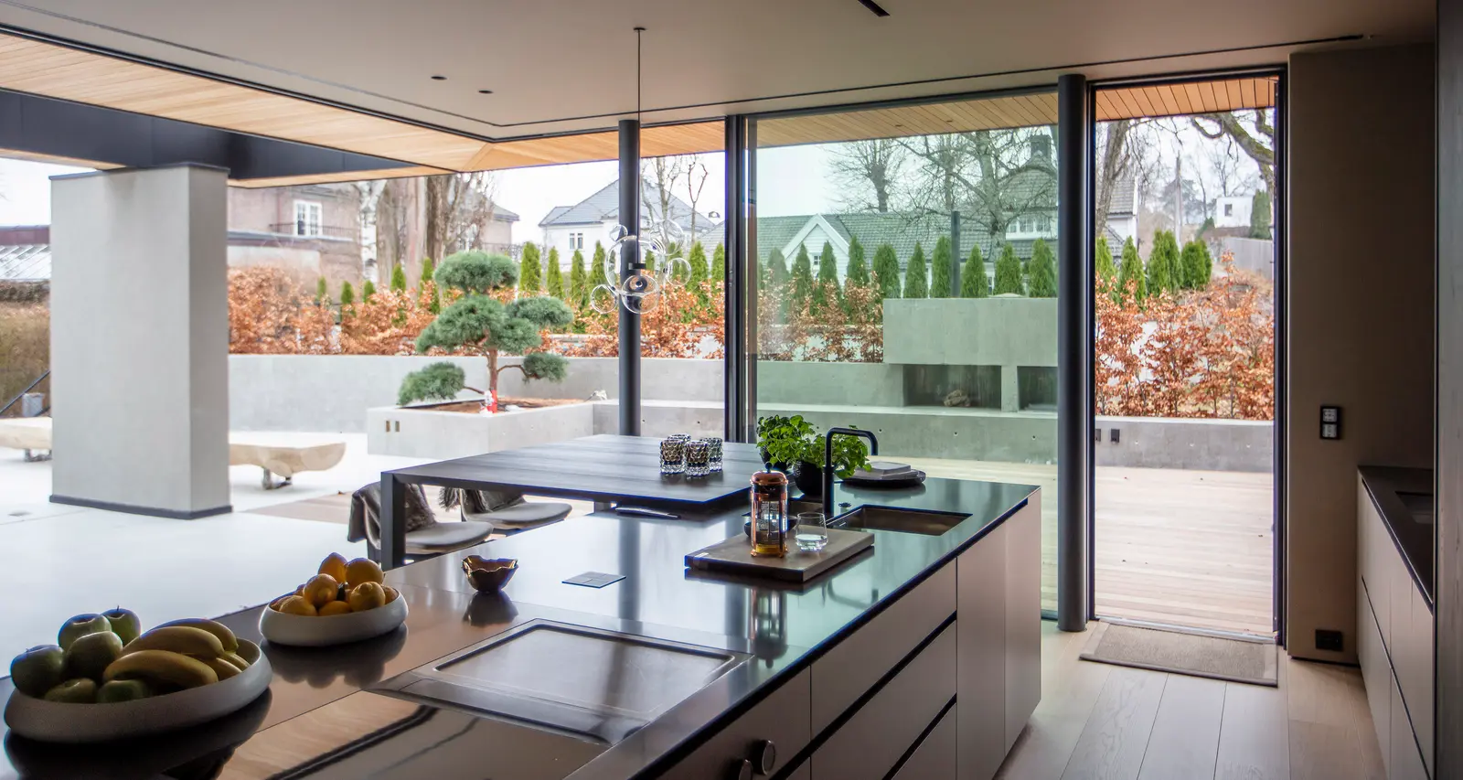 ABV 16, Bygdøy, Norway — Vitrocsa V56 pocket doors and Reynaers Slimline 38 (image 1 of 3)