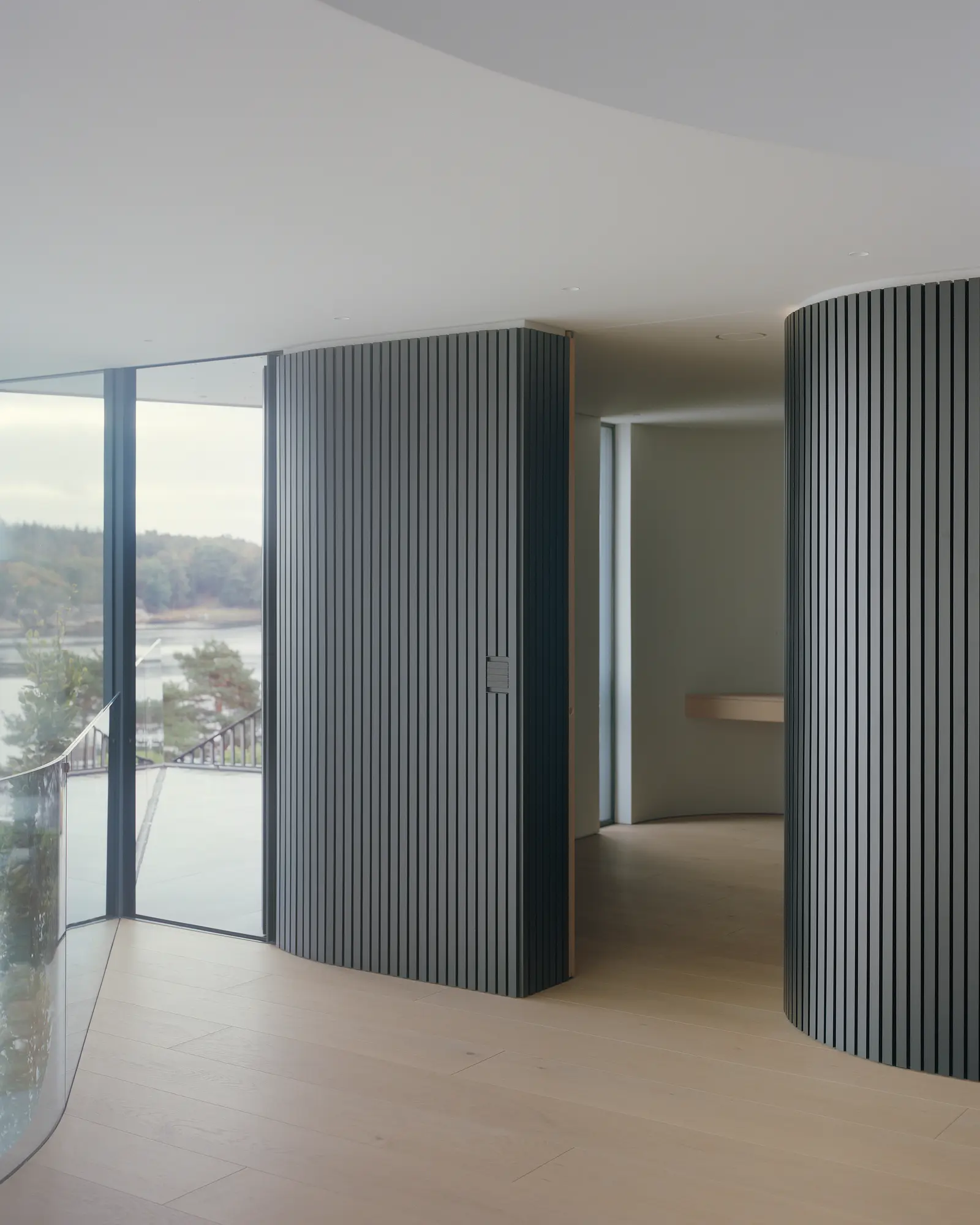 BH 13, Lillesand, Norway: Venuro pocket sliding doors, Reynaers Masterline 8 and Vitrocsa (image 10 of 16)