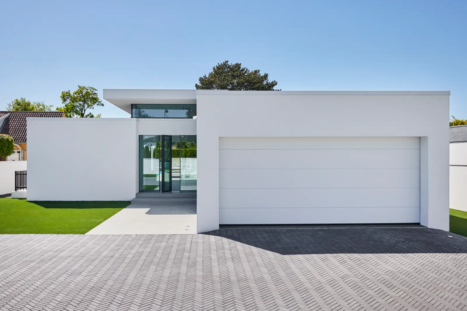 Carte Blanche, Vedbæk, Denmark — Vitrocsa V56, V56 Pivot and Reynaers Slimwall 35 (image 2 of 6)