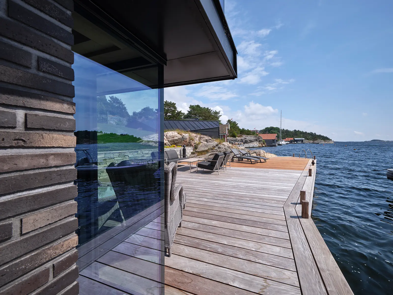 Fruens allé, Kristiansand, Norway — Schüco sliding door, Reynaers CW 50, Slimline 38 and pivot door (image 4 of 4)