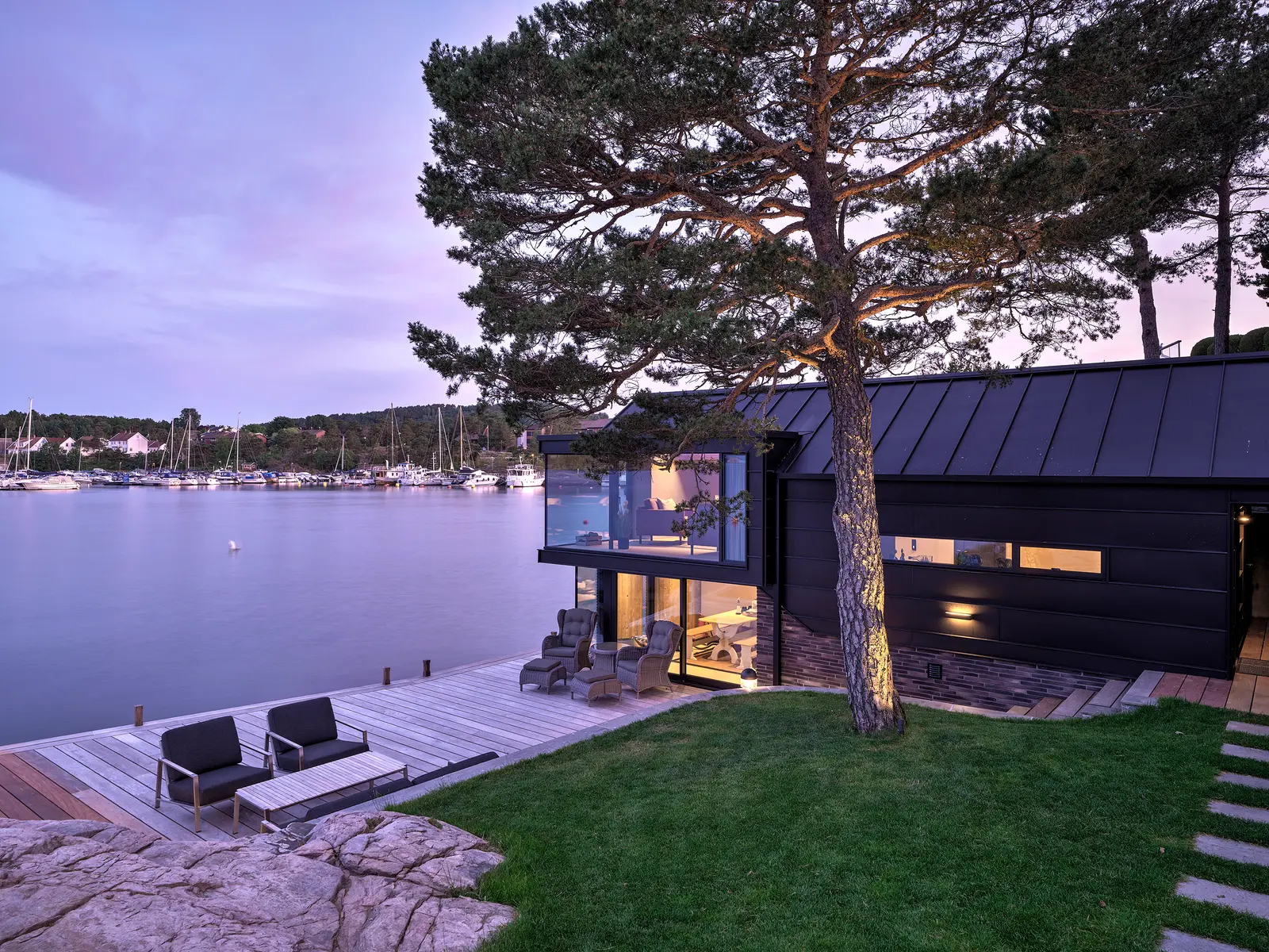 Fruens allé, Kristiansand, Norway — Schüco sliding door, Reynaers CW 50, Slimline 38 and pivot door (image 3 of 4)