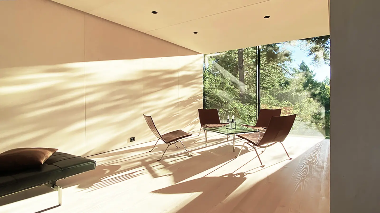 L15, Lillesand, Norway — Reynaers Hi-Finity and CW 50 with step glass (image 4 of 7)