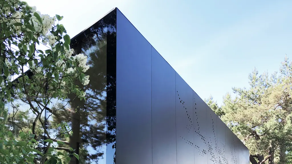 L15, Lillesand, Norway — Reynaers Hi-Finity and CW 50 with step glass