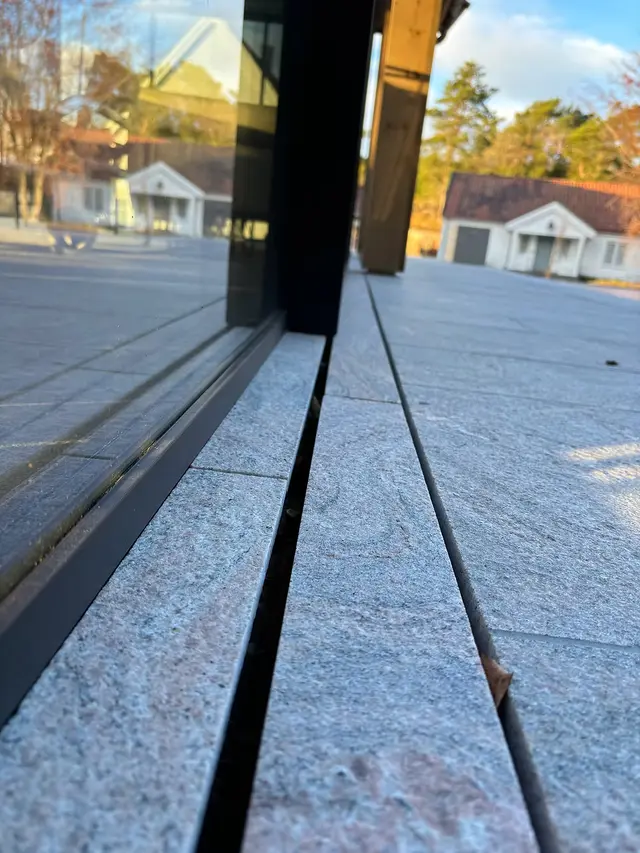 M77, Færder, Norway — Vitrocsa TH 32 with invisible frame (image 3 of 4)