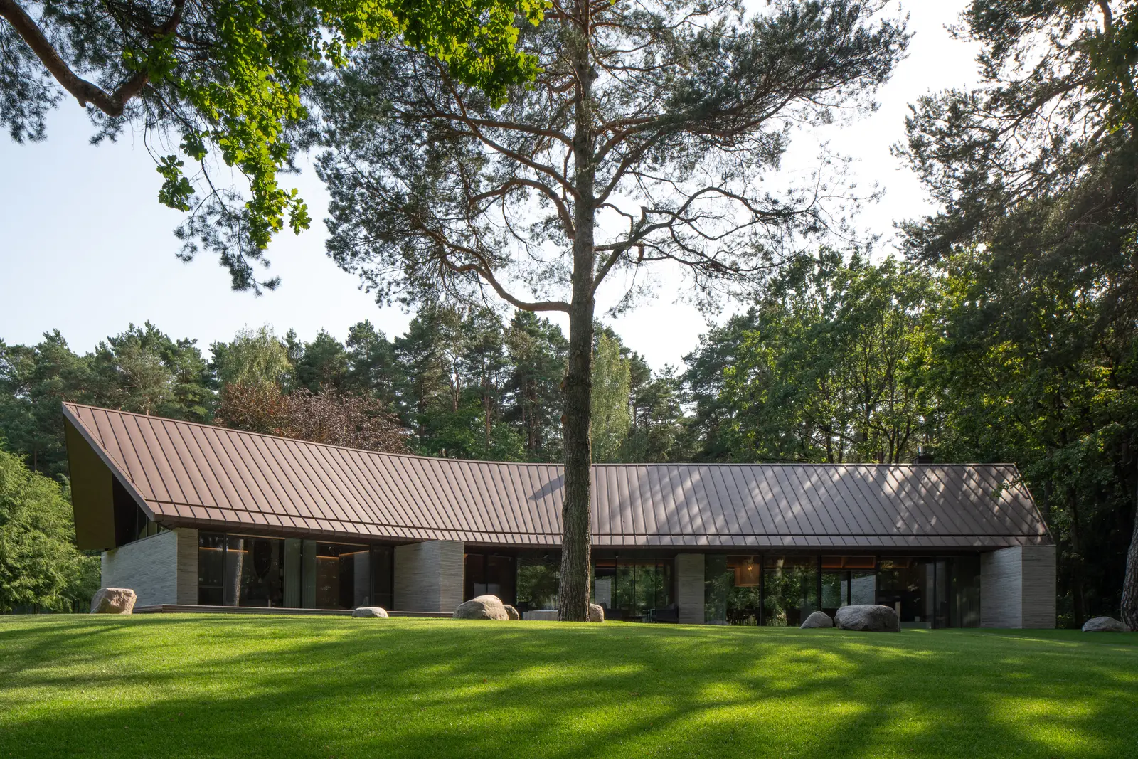 Pamiškio Namas, Kaunas, Lithuania — Schüco ASS 77 Panorama Design and a seamless facade system (image 4 of 9)