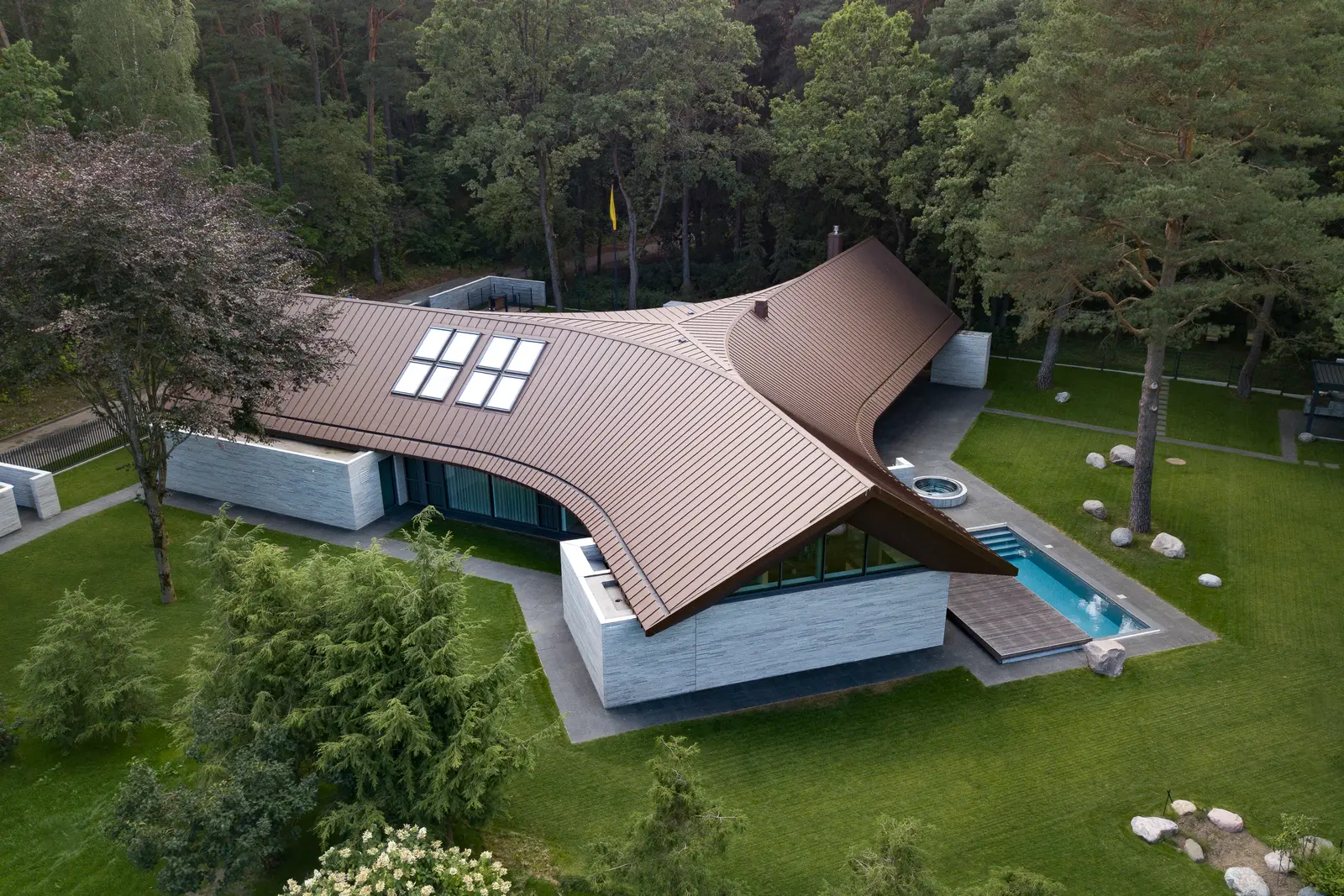 Pamiškio Namas, Kaunas, Lithuania — Schüco ASS 77 Panorama Design and a seamless facade system (image 5 of 9)