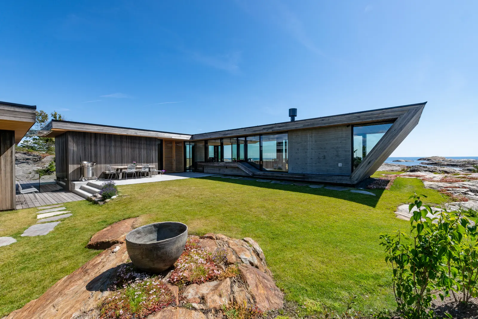 Placebo, Risør, Norway — Reynaers CF 68 folding doors, CW 50 facade and Slimline 38 windows (image 4 of 8)