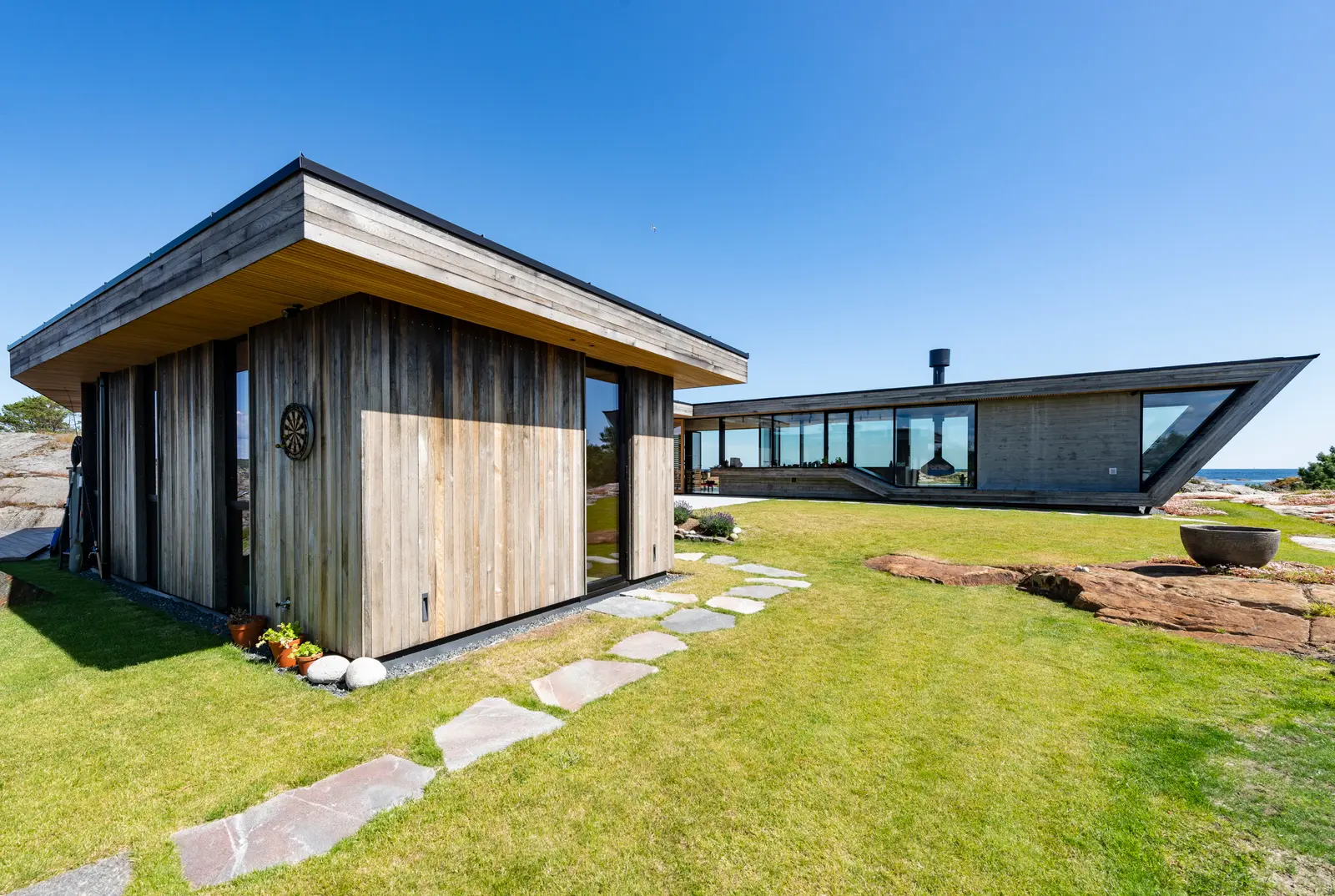 Placebo, Risør, Norway — Reynaers CF 68 folding doors, CW 50 facade and Slimline 38 windows (image 5 of 8)
