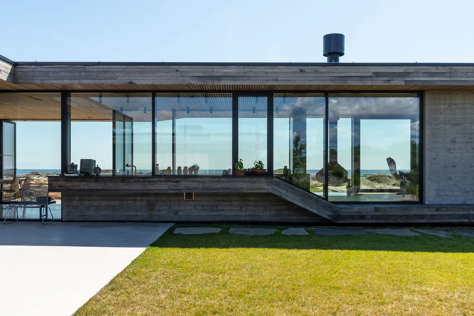 Placebo, Risør, Norway — Reynaers CF 68 folding doors, CW 50 facade and Slimline 38 windows (image 6 of 8)