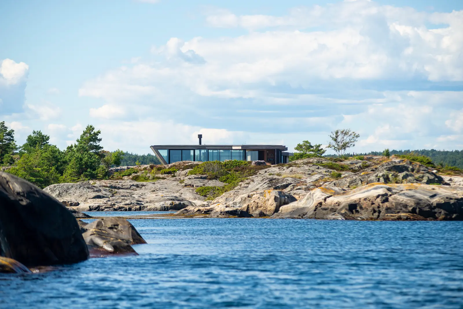 Placebo, Risør, Norway — Reynaers CF 68 folding doors, CW 50 facade and Slimline 38 windows (image 1 of 8)