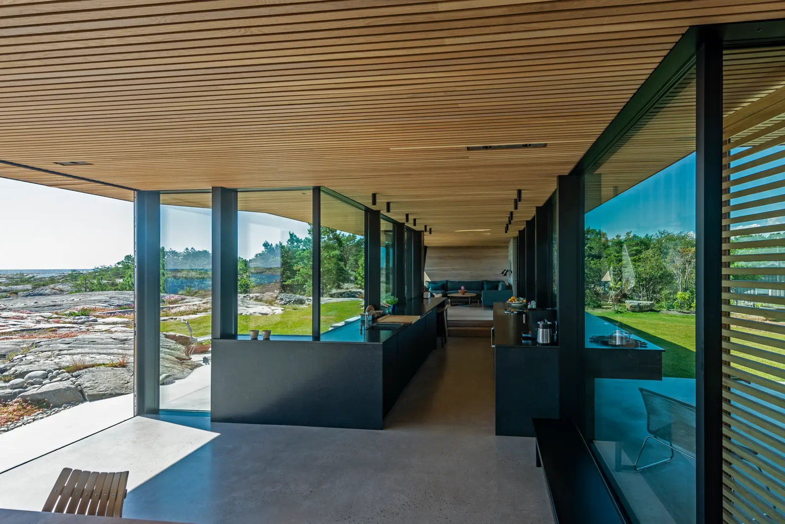 Placebo, Risør, Norway — Reynaers CF 68 folding doors, CW 50 facade and Slimline 38 windows (image 8 of 8)