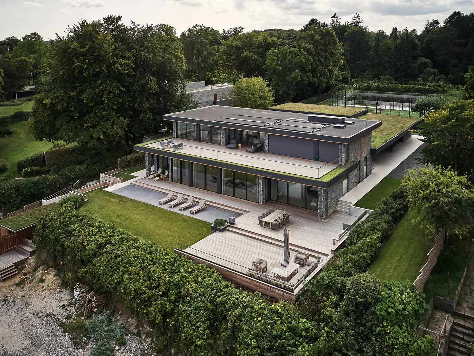Vedbæk, Vedbæk, Denmark — Vitrocsa V56 and Schüco facade 35 (image 2 of 7)
