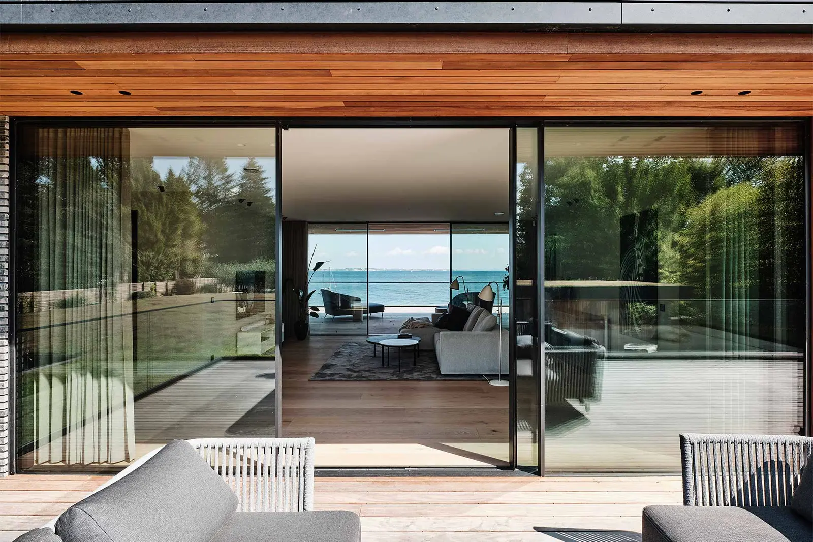 Vedbæk, Vedbæk, Denmark — Vitrocsa V56 and Schüco facade 35 (image 7 of 7)